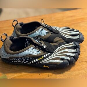 Vibrams size 41 women’s 9-9.5 five fingers running shoes
